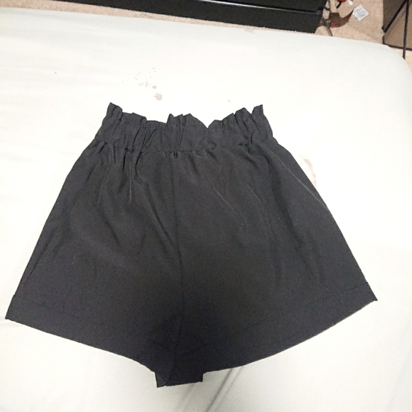 NWOT Bowknot Tie Waist Shorts - Picture 2 of 2
